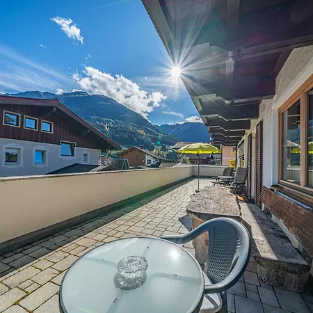 Roeck Ib Apartment